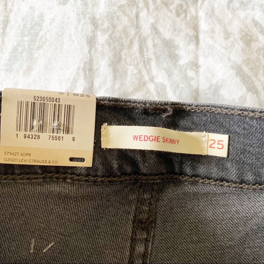 LEVI’S Wedgie Skinny Button Fly Jeans Black NWT - Picture 6 of 12